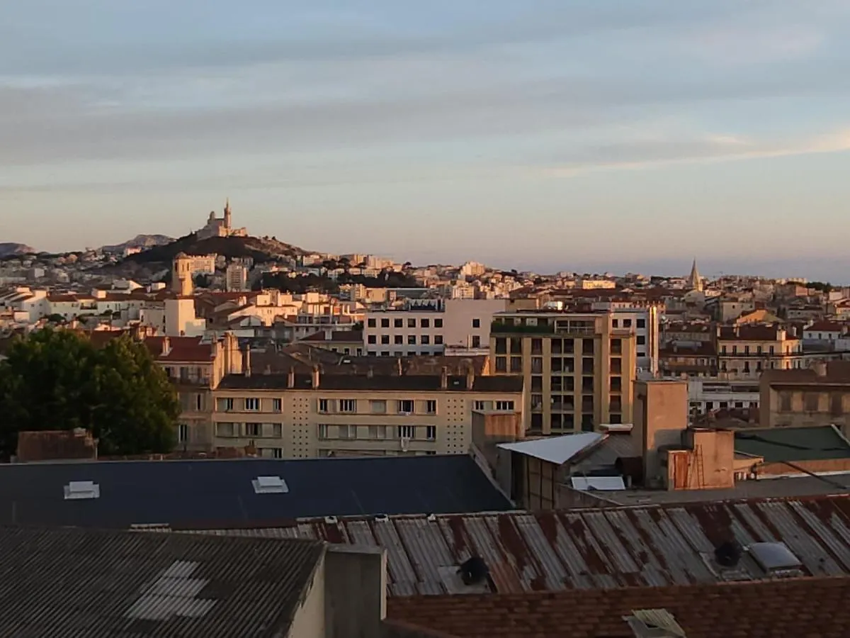 Apartment Sublime 2 Pieces Vue Incroyable Mer Et Tout Les Monuments De Marseille